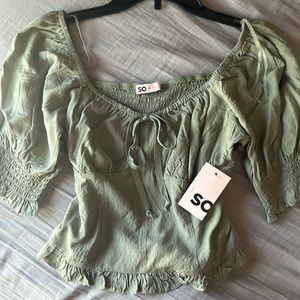 Green ruffle bow puff sleeve top NWT